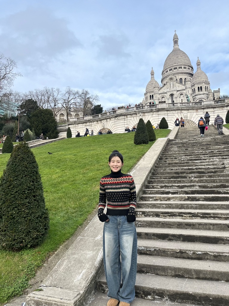 Montmartre == Watchout pickpocketers